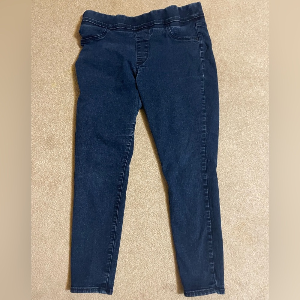 Old Navy Women's Deep Indigo skinny jeans
12 short, No belt loops or zipper